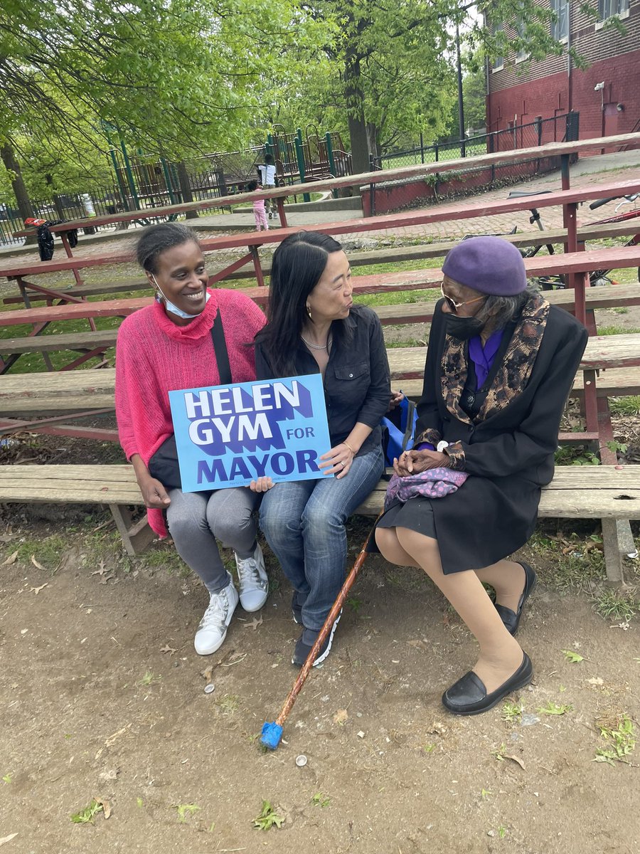 salima_pace's tweet photo. @RyanFlorek17 @badtakesdaily @XO_LM @ladypilot 51st Ward-Southwest 
Knocking door meeting committee members 😌 https://t.co/JZRMlT6nGF