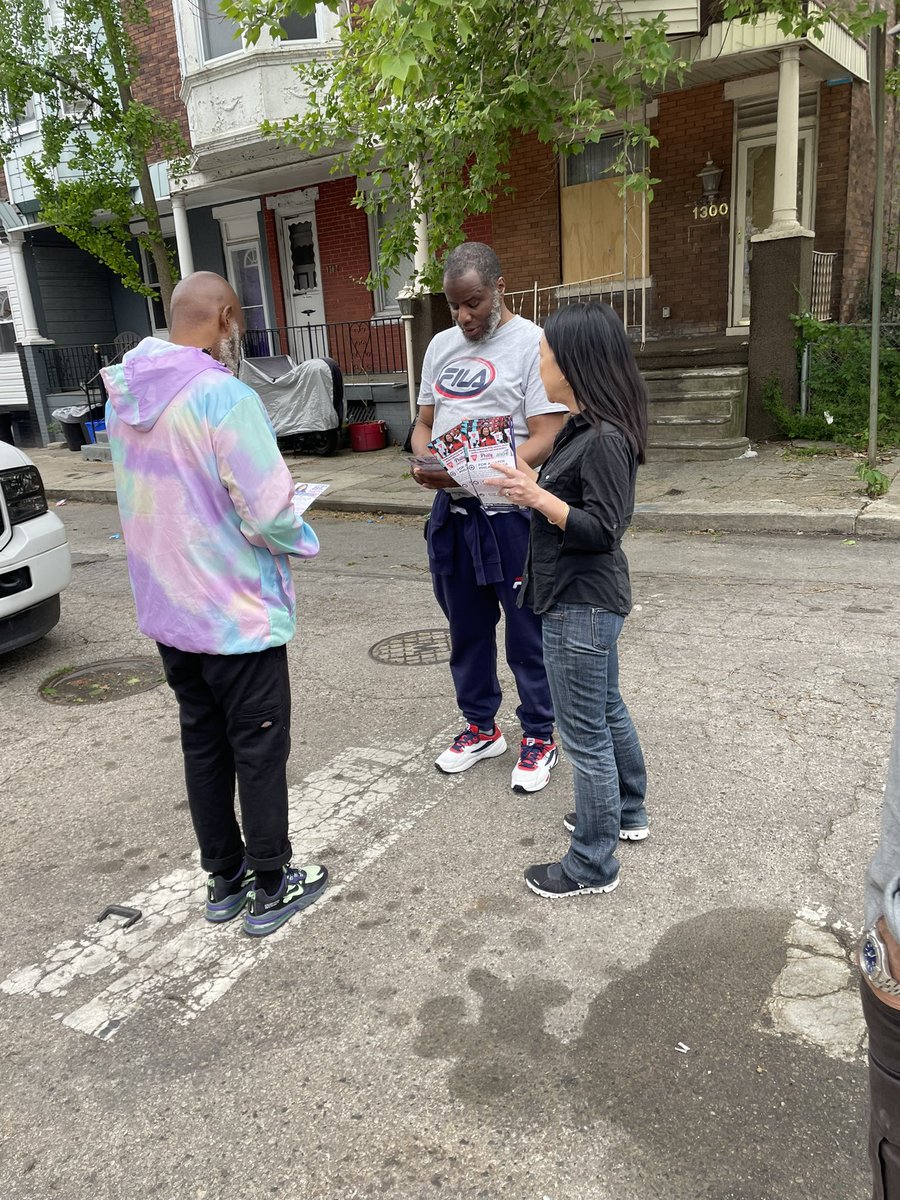 salima_pace's tweet photo. @RyanFlorek17 @badtakesdaily @XO_LM @ladypilot 51st Ward-Southwest 
Knocking door meeting committee members 😌 https://t.co/JZRMlT6nGF