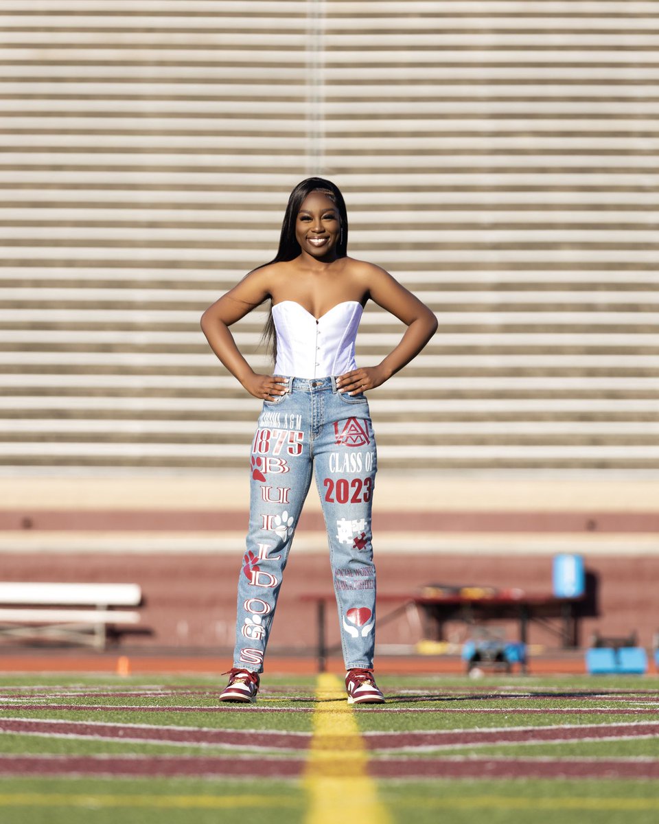 xdimples__'s tweet image. i’m a PROUD alumna of Alabama Agriculture and Mechanical University..🎓🐶
•
•
Ladashia Breanna Williams, BSW
Magna Cum Laude♥️
#aamu23 #BlackExcellence #HBCUGrad