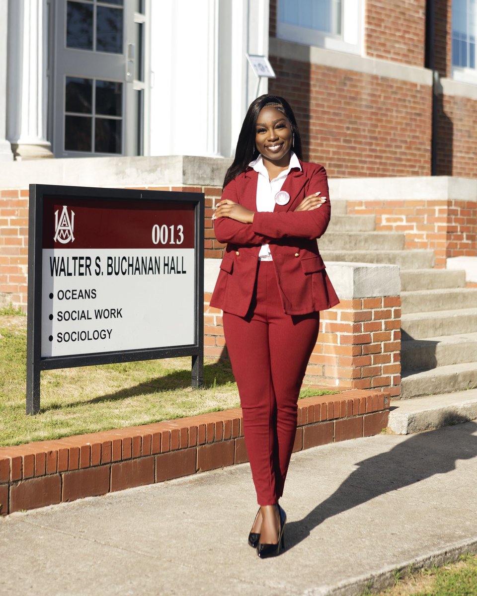 xdimples__'s tweet image. i’m a PROUD alumna of Alabama Agriculture and Mechanical University..🎓🐶
•
•
Ladashia Breanna Williams, BSW
Magna Cum Laude♥️
#aamu23 #BlackExcellence #HBCUGrad