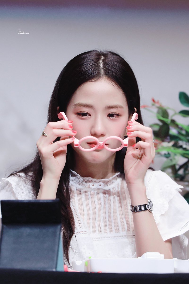 jisoo-charts-on-twitter-me-by-jisoo-in-its-37th-day-on-spotify