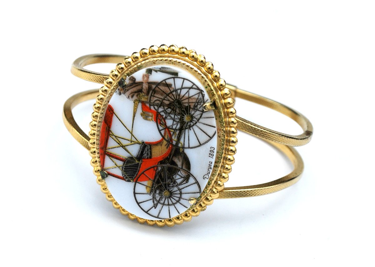serendipitytrea's tweet photo. Duryea bracelet gold Hinge Clamper Bangle Ceramic antique car #HingeBracelet #ClamperBracelet 
$38.00
➤ https://t.co/IyiW1SOfFr https://t.co/YcmY1pW5C2