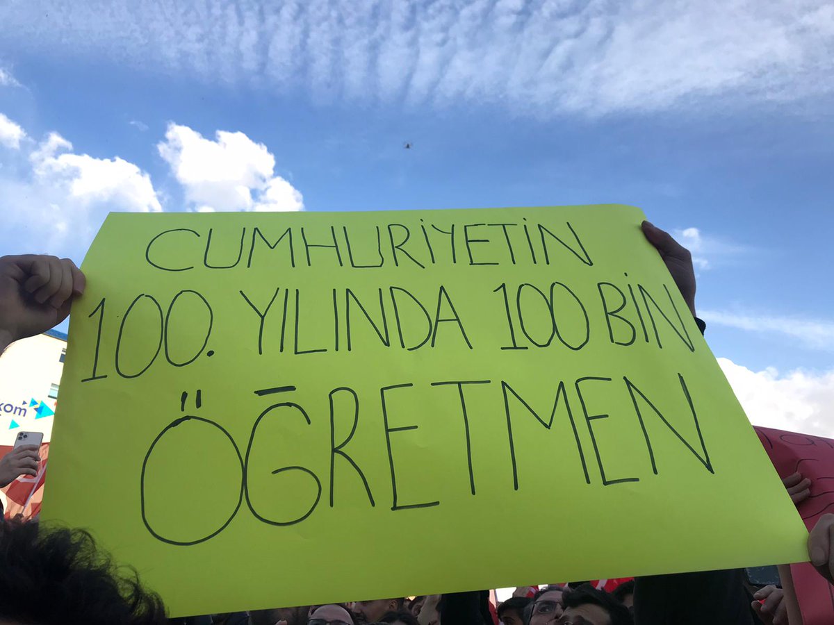 "Perişan bir haldeyim fakat içimde kendimden bile sakladığım bir ümit var."
#HaliçteEk55BinÖğretmen
