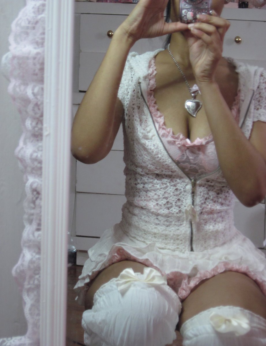 pinkgyaru's tweet photo. feel v dolly today https://t.co/WB7UWfn9h4