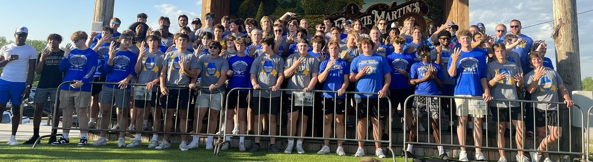 hfavis42's tweet photo. State Championship Ring Ceremony: All I can say is we have an amazing Viking football 🏈 team and community!#unmatcHed @FHVikings @fhhs_football https://t.co/VsQERRa4vQ