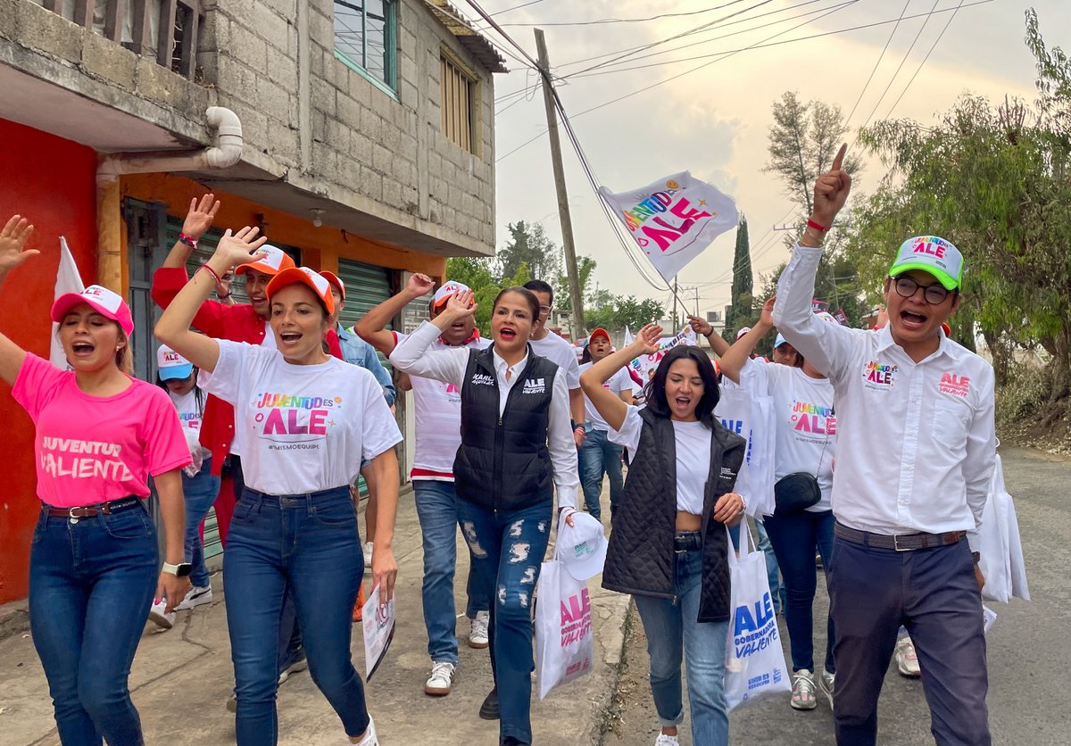 ChrisQuintanaMx's tweet photo. Esta tarde con los jóvenes valientes visitamos Tenancingo, en donde les explicamos cómo @AlejandraDMV va a impulsar a los jóvenes con sus proyectos de emprendimiento, y va a apoyarlos para que continúen estudiando. #AleGobernadora #UnirEsResolver #VotALE https://t.co/eD5AzKlSyS