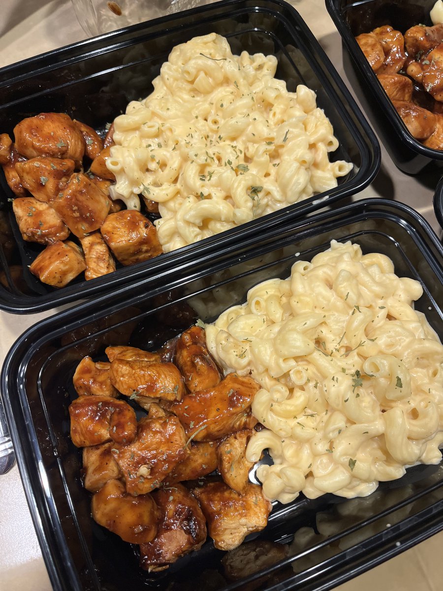 made honey bbq chicken with a lowfat mac n cheese for our meal prep this week