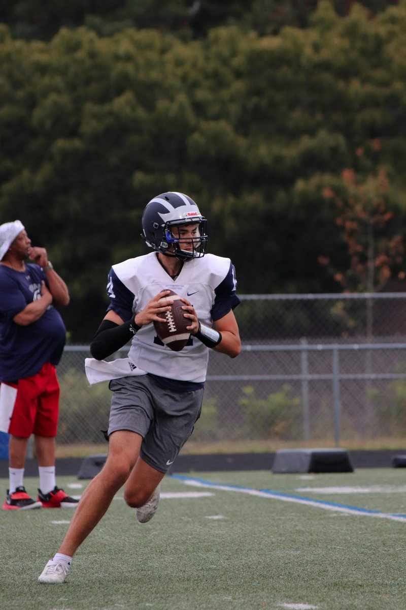 Any receivers near Richmond/Chesterfield, VA  Need a QB to train with HMU‼️‼️(COLLEGE or HIGH SCHOOL)