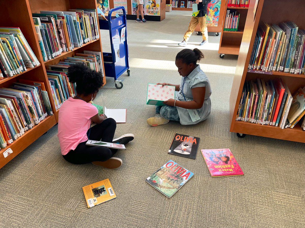 NESlibrary's tweet photo. Morning musings and important decisions to be made. Always good to have friends when making important decisions. ☺️😉📚🫶🏻 #CHCCSLibraries #OpenCheckout #BusyMornings https://t.co/vnd7dsLAsb