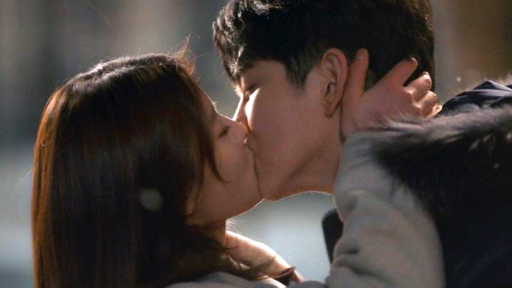 NyxGoddess9's tweet photo. Esses dois demoraram pra beijar em "Fadas da Limpeza", mas depois, os que vieram, oh, quem me dera. Tem briga de família, triângulo amoroso, amizade, doença, lealdade... enfim, tudo de bom. https://t.co/r1BoE2G6sY