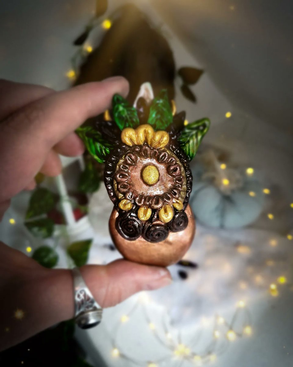 Moona_creations's tweet photo. Les petits talismans avancent bien pour la collection Kementari 🌿
Collier à retrouver bientôt en boutique ! 
Dit moi lequel est ton préféré? 
Et n'oublie pas de RT 🦋

#collier #fimo #art #clayart #argile #bijouxfimo #sculpture #artisanal #nature #faitmain https://t.co/vVYixzeNa9