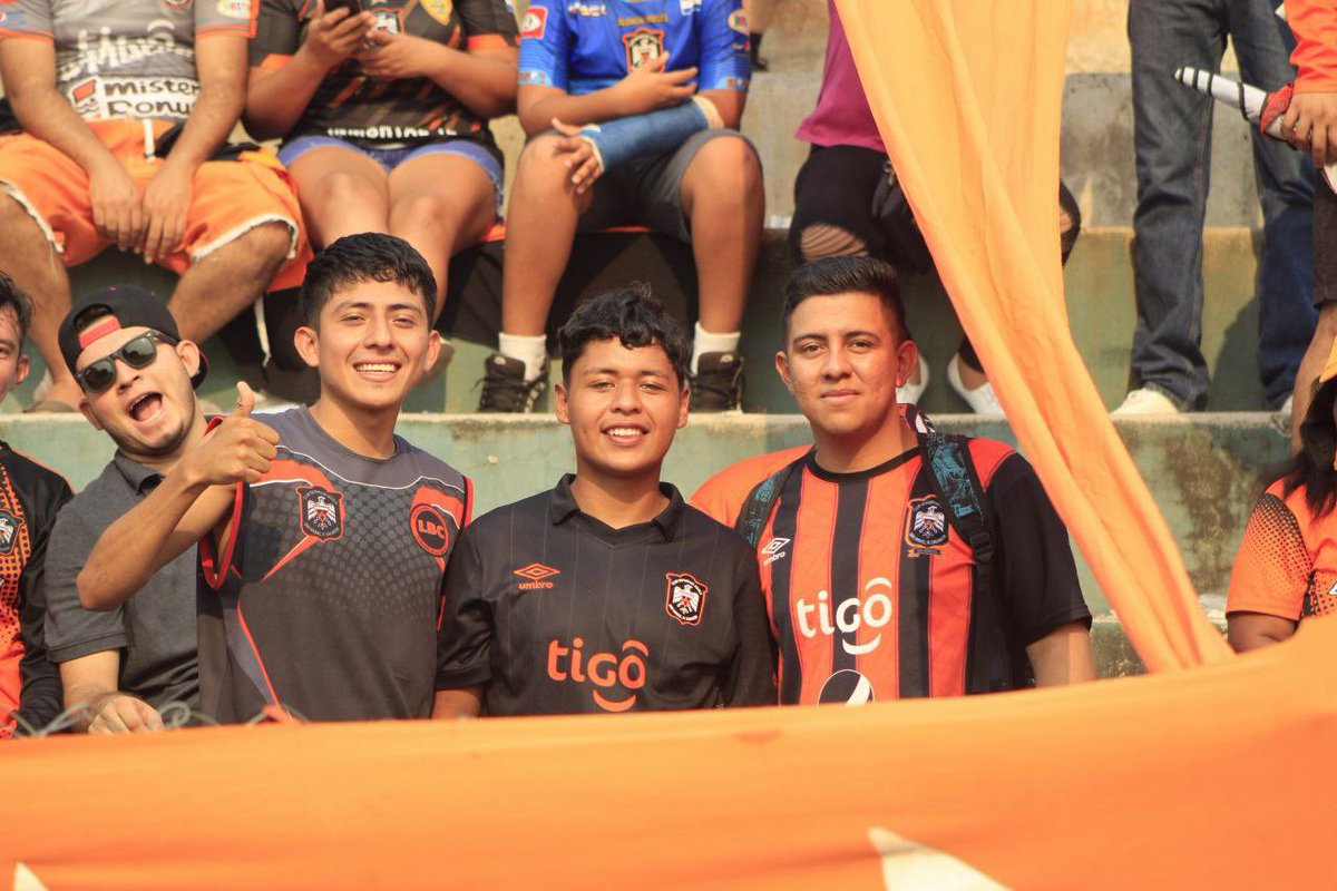 LABANDA_CAPITAL's tweet photo. ¡LA HINCHADA MÁS POPULAR!
📸🦅⚫️🟠
#LHMP
#LaBandaDeLaCapital https://t.co/sElVUE0HvM