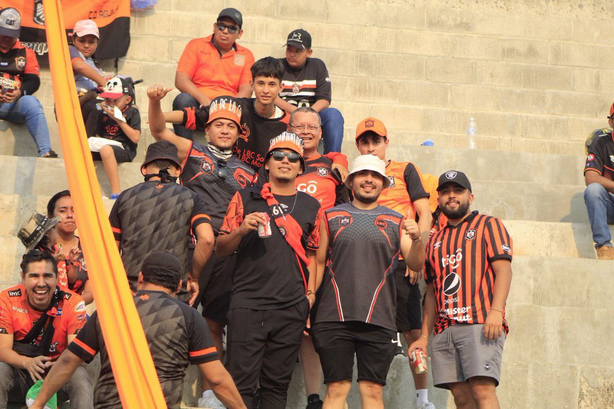 LABANDA_CAPITAL's tweet photo. ¡LA HINCHADA MÁS POPULAR!
📸🦅⚫️🟠
#LHMP
#LaBandaDeLaCapital https://t.co/sElVUE0HvM