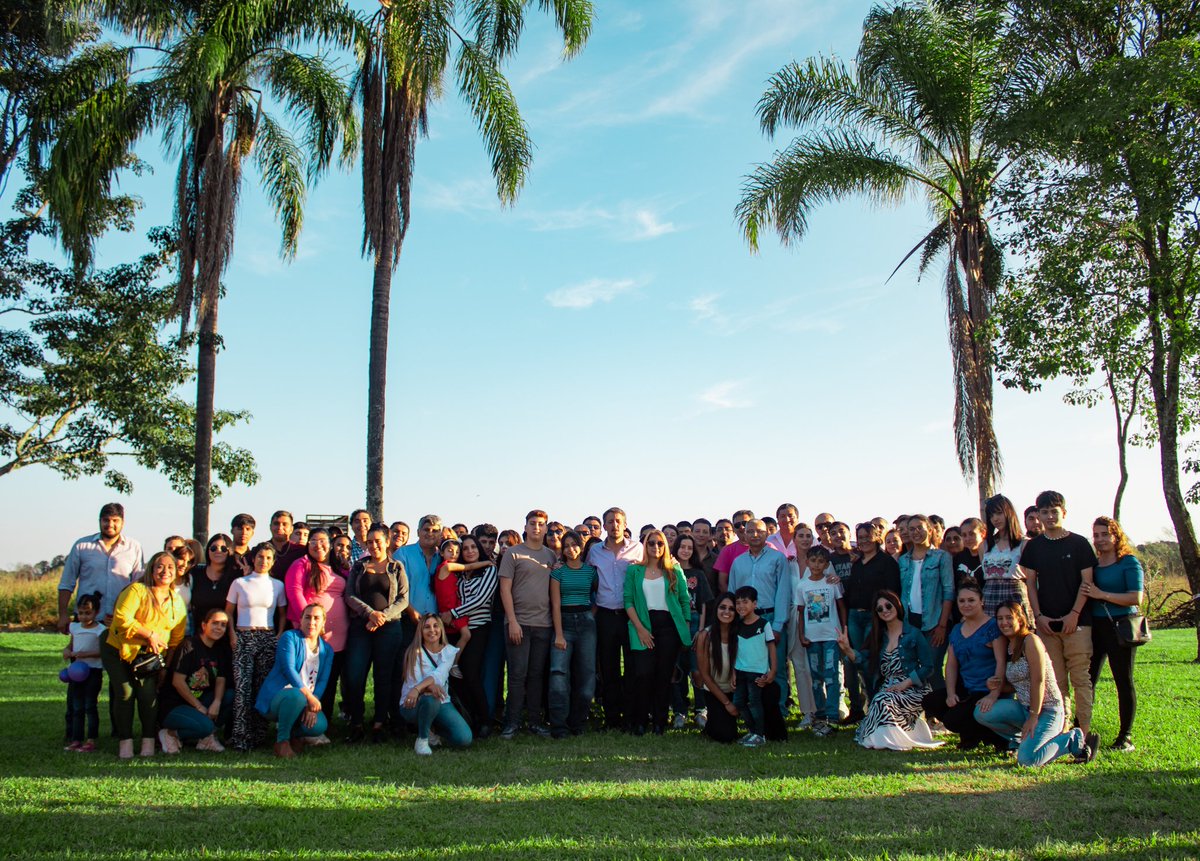 ReginoRacedo's tweet photo. Me acompaña en este camino, una gran familia, una familia dispuesta a dar todo por esta tierra que amamos.
#CorrientePopular
#ReginoRacedoLegislador https://t.co/h8WhO7zsMm