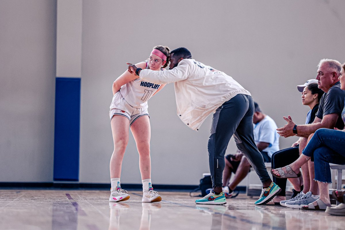 Support from all sides. 🔥

‘Preciate everything our performance coach does to challenge our minds &amp; develop our bodies. 

📸 | <a href="/JaidTaylorLive/">HONCHO 🏁</a> x <a href="/delaneyroller24/">Delaney Roller</a>