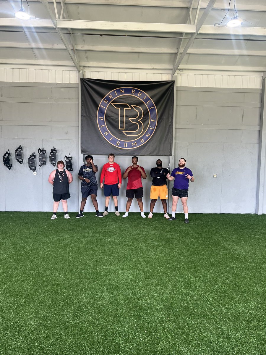 train0187's tweet photo. Work day with the fam!!! Keep plowing and sowing!! #BUILTTRAINTOUGH @Landon_Greene72 @dablkhoss @JaydenWA2 @IsaacFunke2025 @CadenEdwards14 @seanbauer25 https://t.co/3vFl2CHYQb