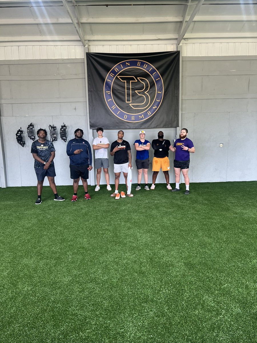 train0187's tweet photo. Work day with the fam!!! Keep plowing and sowing!! #BUILTTRAINTOUGH @Landon_Greene72 @dablkhoss @JaydenWA2 @IsaacFunke2025 @CadenEdwards14 @seanbauer25 https://t.co/3vFl2CHYQb