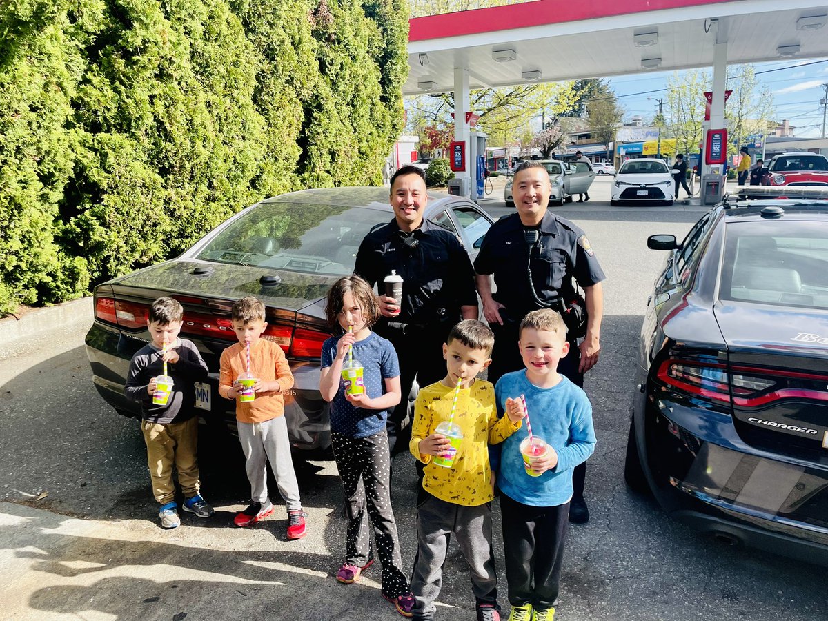 eshanken's tweet image. Slurpie break with some of @VancouverPD finest. Huge thank you for letting these kids work the lights and play police for a moment. Nothing better! I have always said how lucky we are @JewishVancouver to have such great partners at #VPD. #StrongerTogether cc: @ChiefPalmer