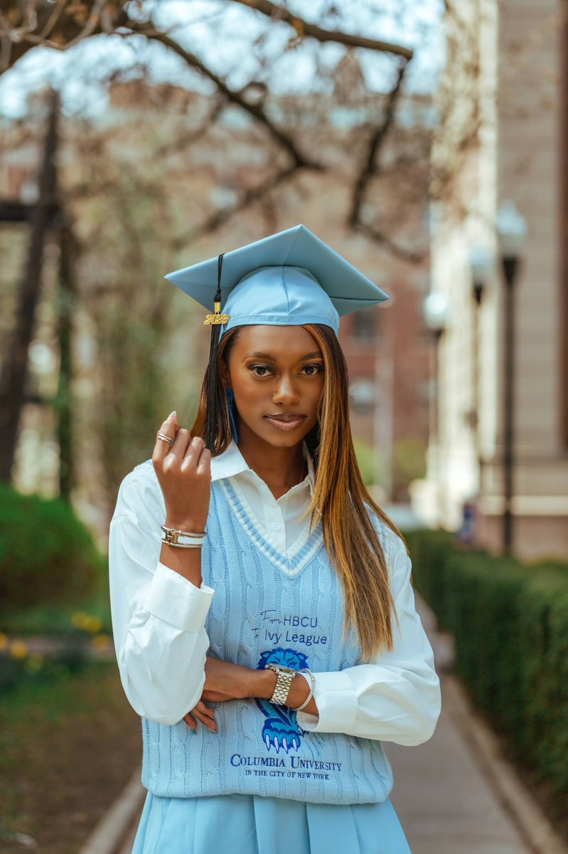 UmTAW's tweet photo. off to conquer the world in my red bottomsπ©πΎβπβ¨
β’
β’
β’
#ColumbiaGrad #BlackGirlsGraduate #MastersDegree #ColumbiaUniversity #ColumbiaSPS #Graduation #ClassOf2023 #BlackIvyLeague #MastersGrad #BlackGirlMagic #HBCUToIvyLeague https://t.co/0oLMrBj6Ge