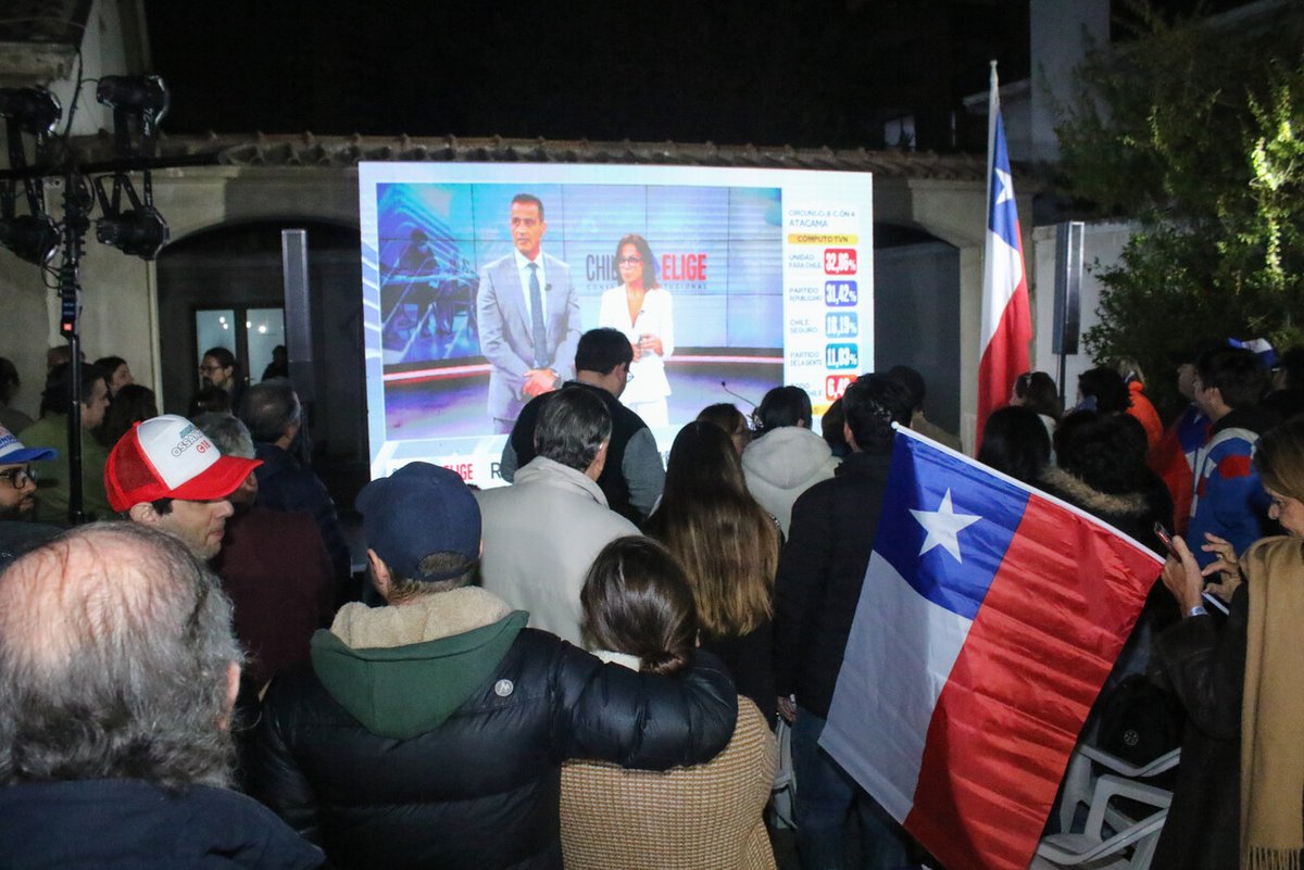 MediosUnidosCL's tweet photo. TODAS LAS SEÑALES | Con el 45,96% de las mesas escrutadas Lista del Partido Republicano lidera elección a nivel nacional . #VotaChile2023 - 1180 AM y https://t.co/tJA13iD9ZV https://t.co/vRBkBiF0bH