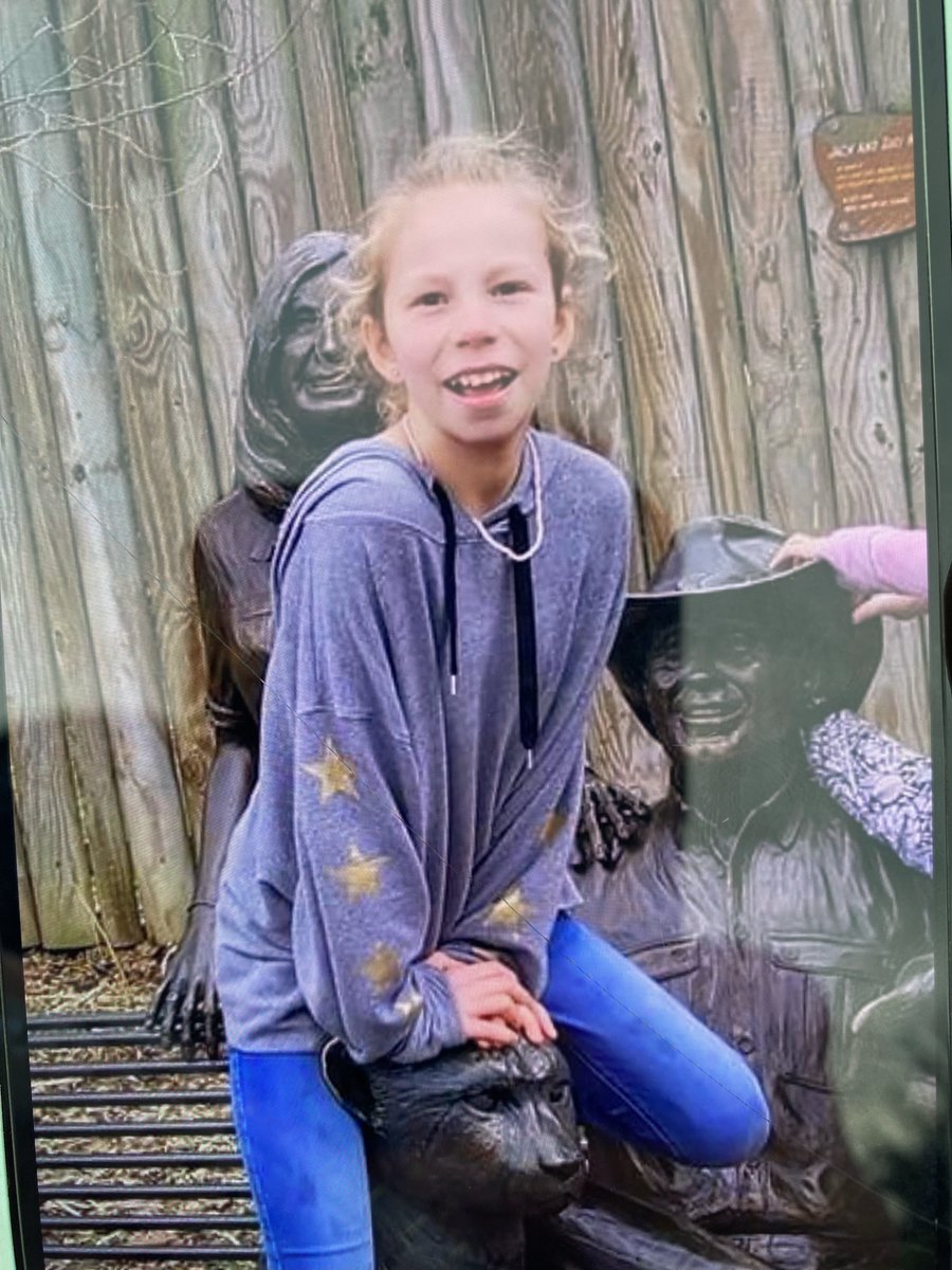 Westerville Police are looking for 10 year-old Aynsley Carr, who left home around 7:30 p.m. She is wearing pink long-sleeve pajamas with green bottoms. She is 4’10” and 75 lbs.

Home is in the 400-block of County Line Rd. east of Otterbein Ave.

Pls call 9-1-1 if you see Aynsley.