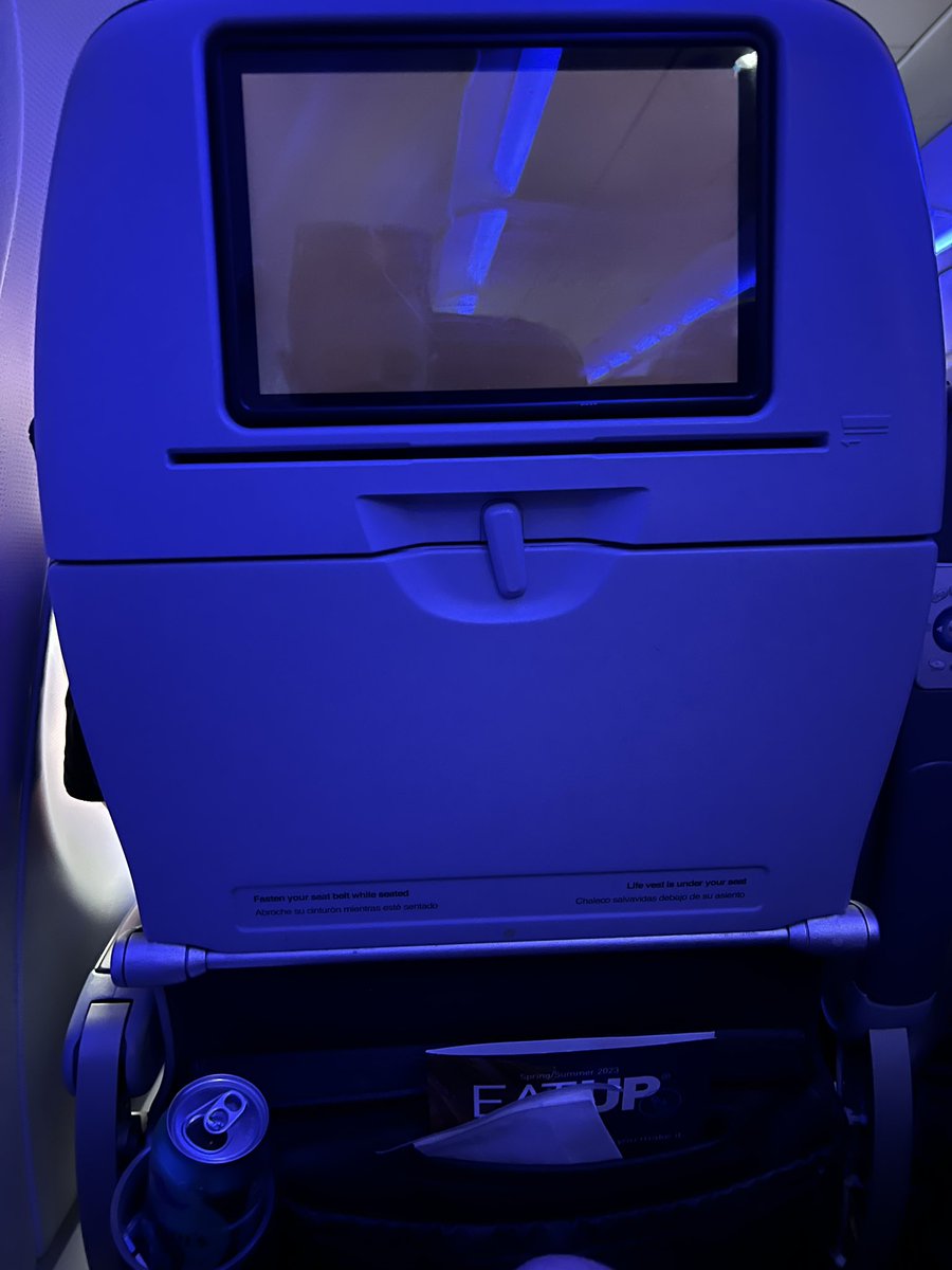 TylerHWilliams's tweet photo. @JetBlue why are you charging upwards of $150 for seat upgrades when the monitors don’t even work ? https://t.co/IgVqjyTP7d