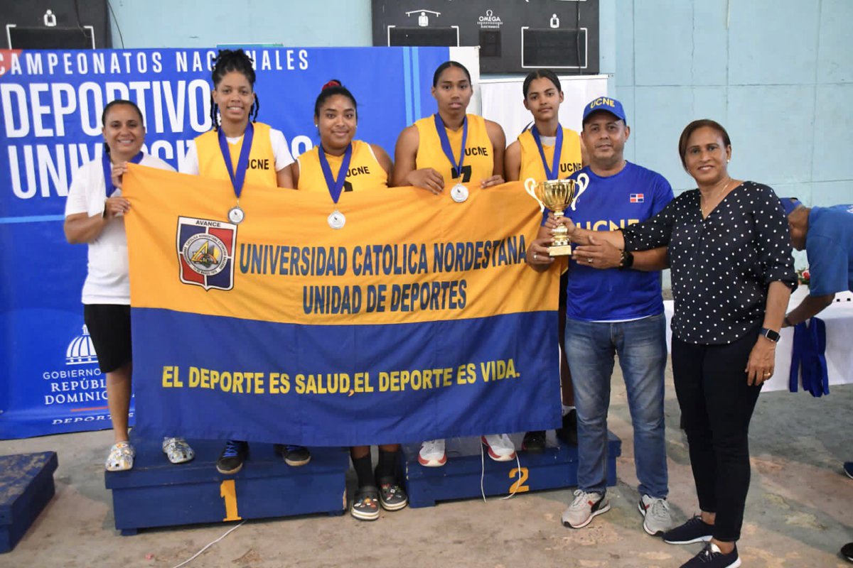 EstudiantesUCNE's tweet photo. El equipo femenino de baloncesto UCNE ganó el segundo lugar en los Juegos Nacionales Universitarios 3x3 2023, celebrados hoy en la ciudad de Santo Domingo. 

Nos enorgullece el desempeño de nuestras estudiantes, bajo el liderazgo de nuestra Unidad de Deporte. ¡Enhorabuena! 👏🤩 https://t.co/AAoT42HPei