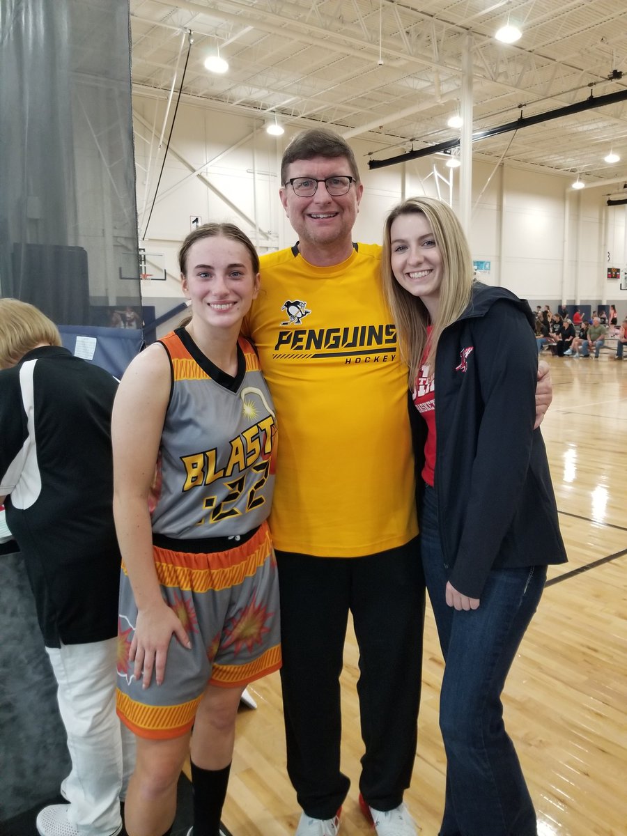 We went 2 for 2 today! Fun day!❤🏀❤ Got to see my buddies <a href="/JDabbs86/">Jim Dabbelt</a> <a href="/CNKinney5/">Allison Kinney</a>
