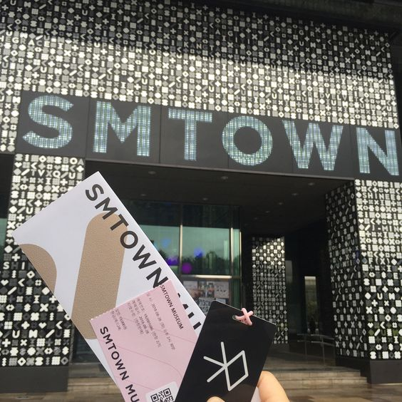 shiftval's tweet image. k-pop idol

— val (my full name), 19 
— member of aespa
—  5 members
— lead dancer, lead singer
— fluent in spanish , english, korean. semi fluent in mandarin and german. medium french
— s/o: lucas wong