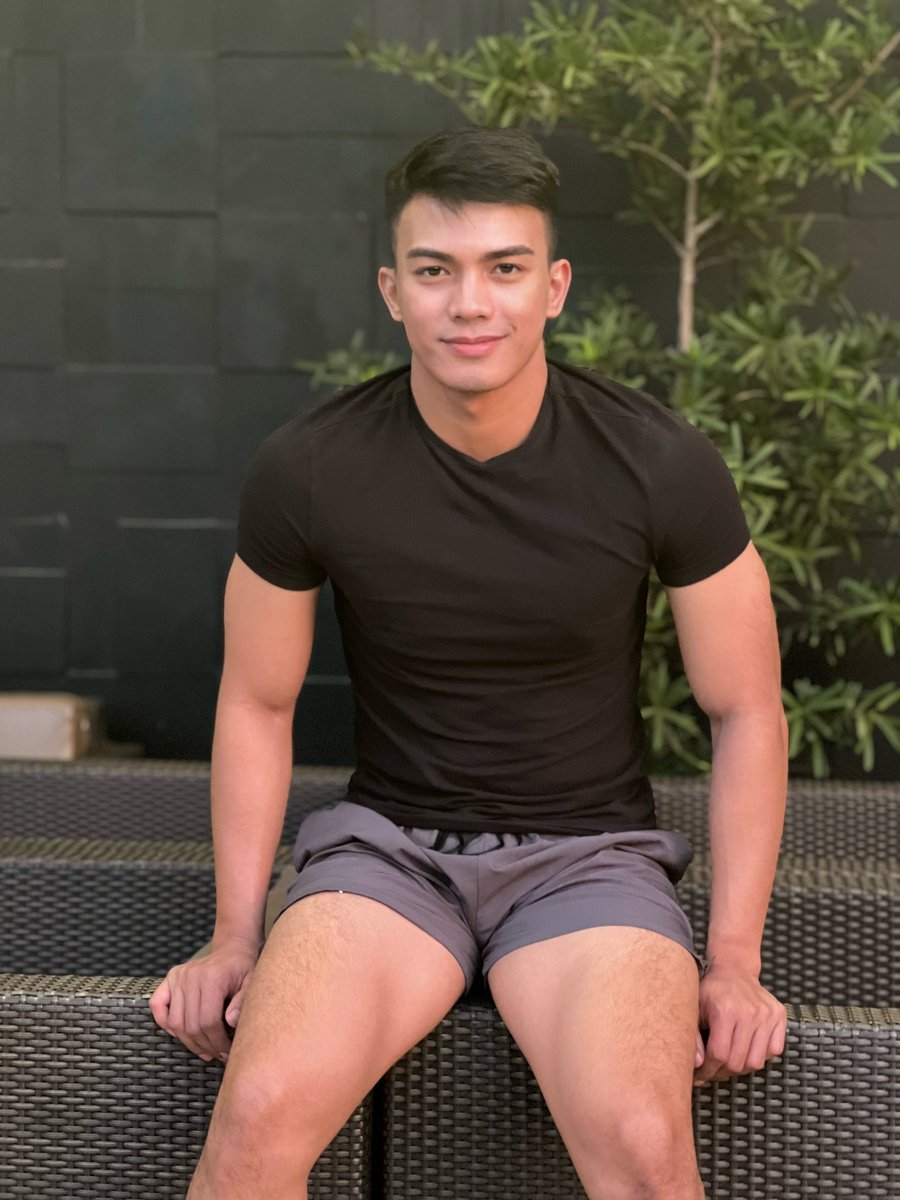 OliverRael2's tweet photo. Happy Weekdays 🤗 https://t.co/s01MTskS6n