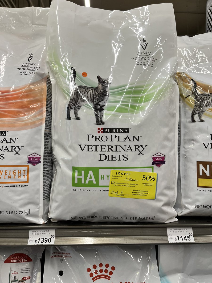 VickyBarce's tweet photo. Hola 👋🏿 en petco Tlatelolco encontré esta comida rebajada, no se veía dañado el empaque, me imagino que la caducidad es corta y por eso el descuento @El_gatitoGordo @ThalizTH @31gatitos @gatitosasalvo @elgatovagomex https://t.co/myxdZGM2Kz
