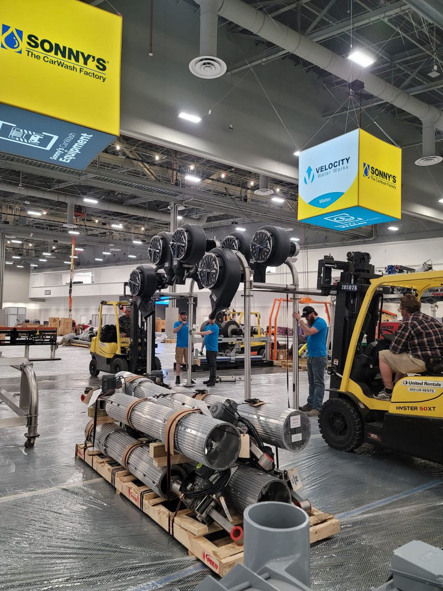 SonnysDirect's tweet photo. Who's in Vegas?  This week we've been setting up our largest booth EVER at The CarWash Show!  See you tomorrow! 
#booth1121 #carwashshow2023 #carwash #tradeshow #sonnysthecarwashfactory #sugarsquad https://t.co/4elXQX4W7N