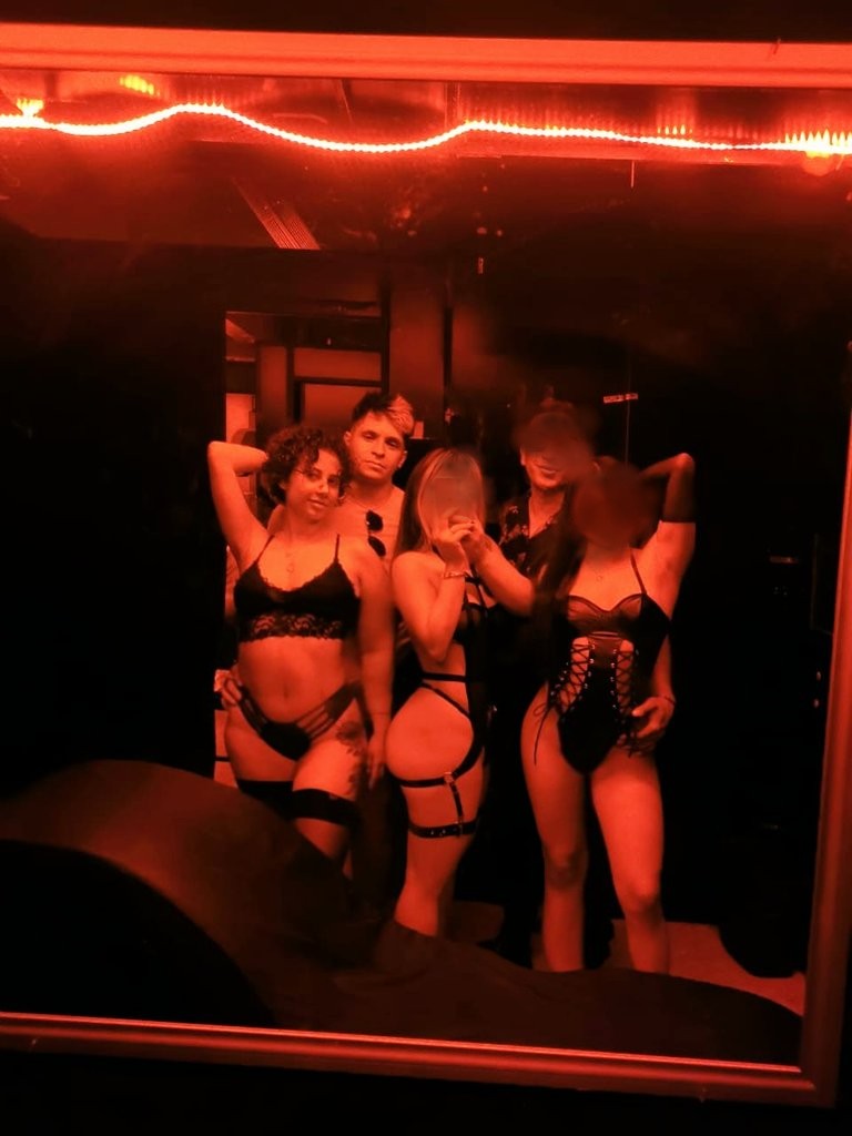 Mi primera vez en Cabinas y de la mejor compañía 🔥☠️
@Mel_DeVicio <a href="/SJM2328/">Dana y Erik 🍍</a> <a href="/Kinkyvicio/">Kinkylicious</a> 
Siempre con historias qué contar! ✨
