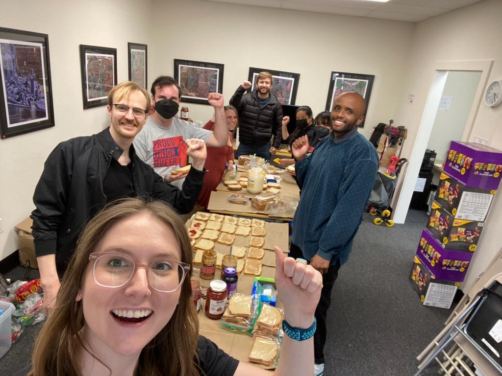 DSAEastBay's tweet image. Anna from @mkedsa is visiting the town for work, but she's been running around supporting @OaklandEA &amp;amp; the #breadfored sandwich brigade with us during her downtime. 

Cross-country solidarity: we love to see it!