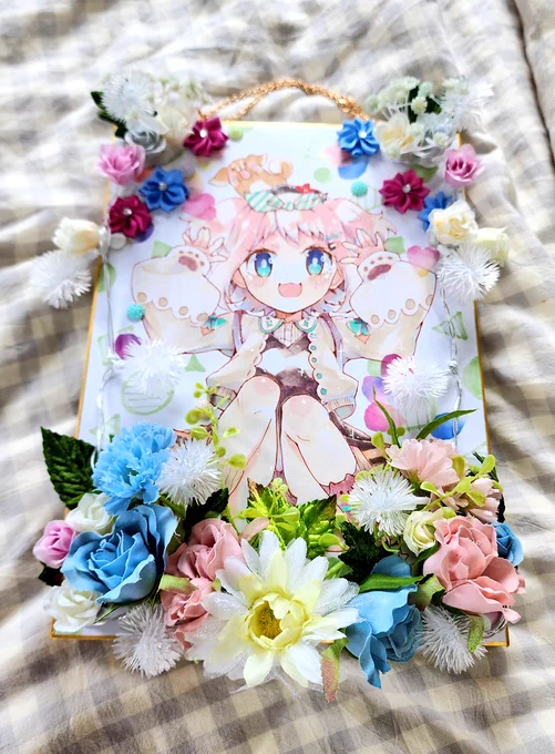 結婚お祝いとしてぽじめさん()からYOOKI子ちゃんの色紙をいただいて幸せすぎて心臓が止まるかと思った!!本当にありがとうございます!!灯りも着くというセンス!発想の塊すぎてリスペクトしかない… あおブルーさんが辛うじているのも面白くて永遠に爆笑してるwwww