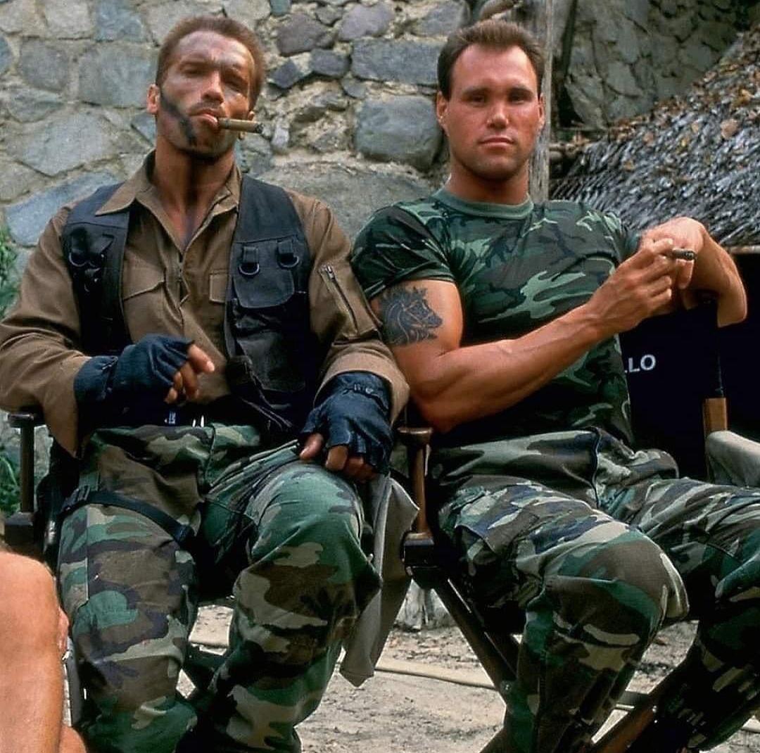 alucard8791's tweet photo. #arnoldschwarzenegger y su doble #peterkent en el set de "Predator" de #johnmctiernan (1987) https://t.co/9oCgTCKDly