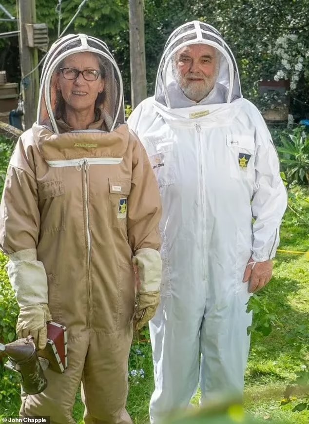 LadyRocketSpace's tweet photo. thank you for your sweetest bees - I count on @spaceibles bees to be messengers of making bees more important - I will do my best to present our Bees to the Royal Beekeepers in #Buckingham Palace. Here #KingCharles beekeepers and the my #RoyalBee by @WaltzinPeacock at my BeesEvent