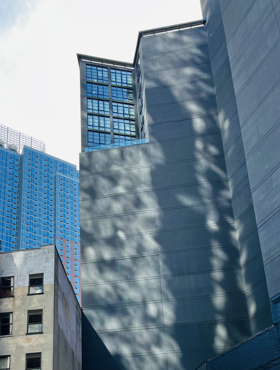 Jshatan's tweet photo. Varied Viewpoints #127: Building Brooklyn. #skyscrapers #skyline #architecture #brooklynstreet #newyork #newyorkcity #seeyourcity #visit_newyork #brooklyn #fortgreene #allstreetshots #photolovers #nycarchitecture #iphone13 #shotoniphone #iphonephotography #photoaday #photoadaymay https://t.co/OdpcZtGZ5Y