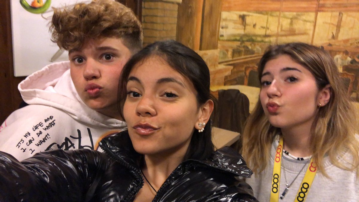 _emmmmiiii_'s tweet photo. Ellos no se dan cuenta pero cada vez que nos juntamos sanan algo que ellos no rompieron❤️‍🩹 https://t.co/idQWfSoNhY