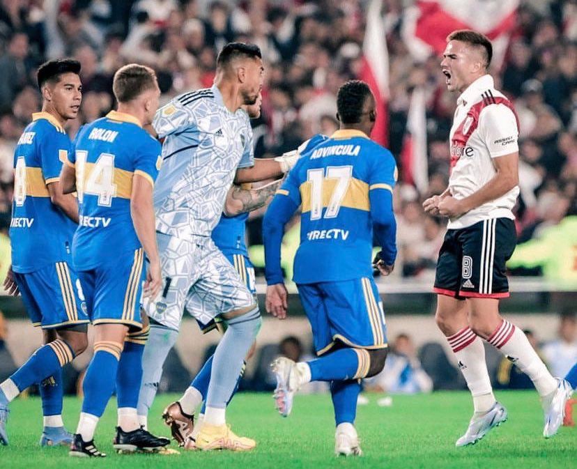 FacundoBrignolo's tweet photo. Esto está bien / Esto está mal.

Se les cae la careta. Se van para la boca con el culo roto. https://t.co/qy2HtIciIC
