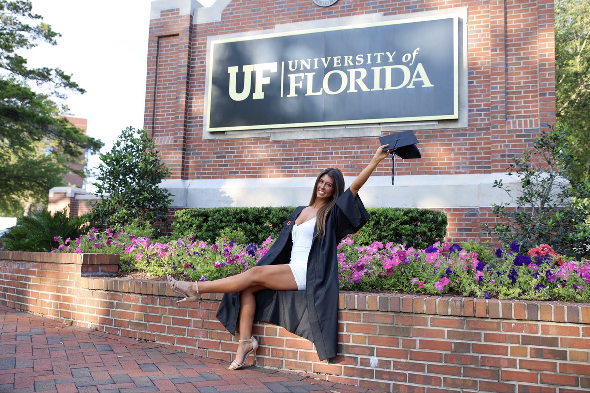 gabyvitalee's tweet photo. Officially graduated from @UF with my bachelors in sports media journalism. Words can't describe how incredibly blessed and lucky I am. This school has given me so many opportunities and I've grown so much from my time as a Gator.

#GoGators forever! 🐊💙🫶🏼😇🎓 https://t.co/VGSJctWBhW