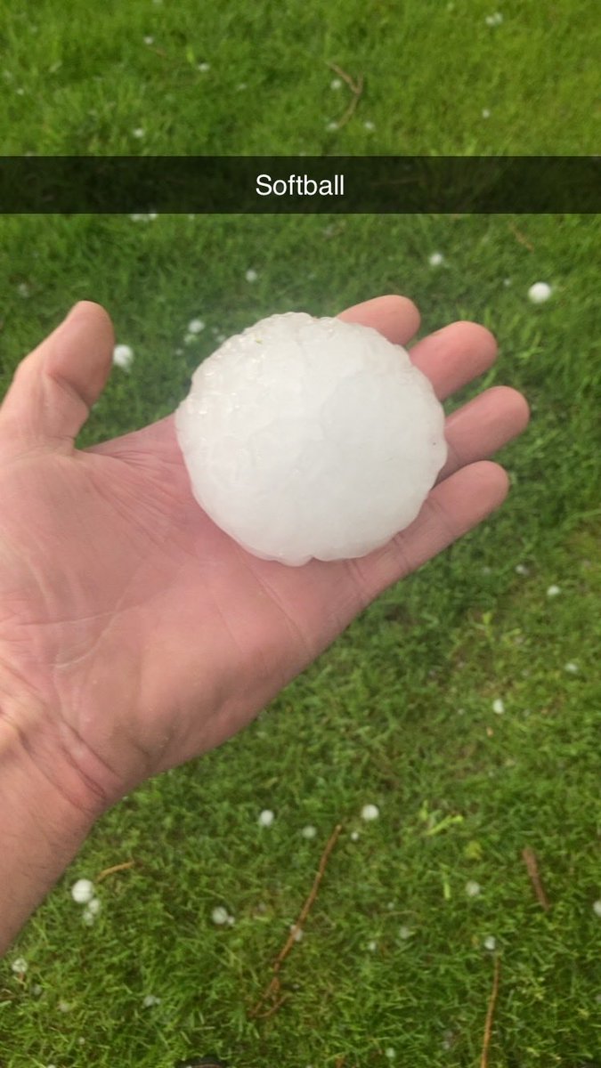 EWVanWeelden's tweet photo. Large hail in central Iowa near Sully. https://t.co/6HI7Qi5Jna