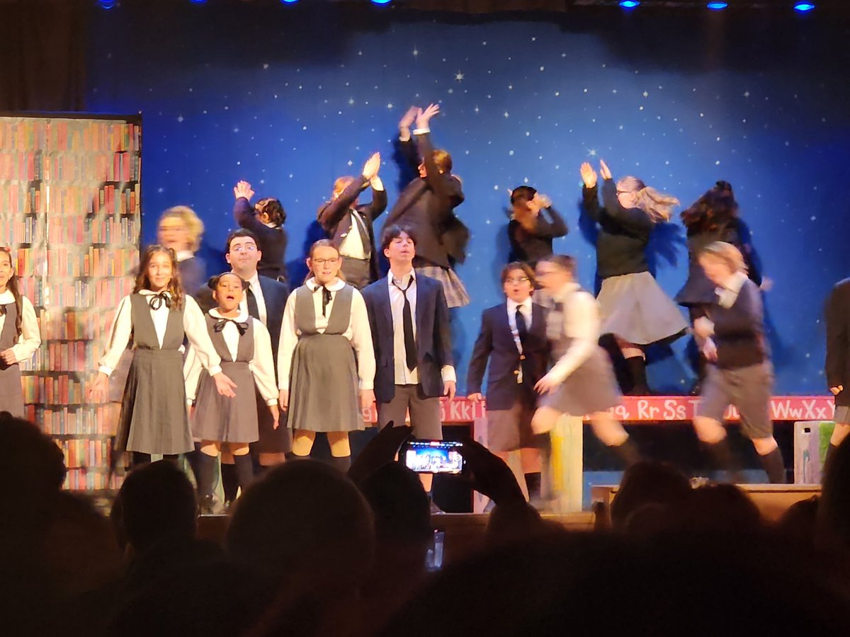 LAOConnor6's tweet photo. Our very own Olivia shining in her role as Lavender in Matilda Jr. Amazing! #keepreachingforthestars @PS58RSSColumbia @MrsFisher58 @StaciBalice @LamorteMike @MrLuisiSSC58 @DrMarionWilson https://t.co/aWPlhh4ePQ