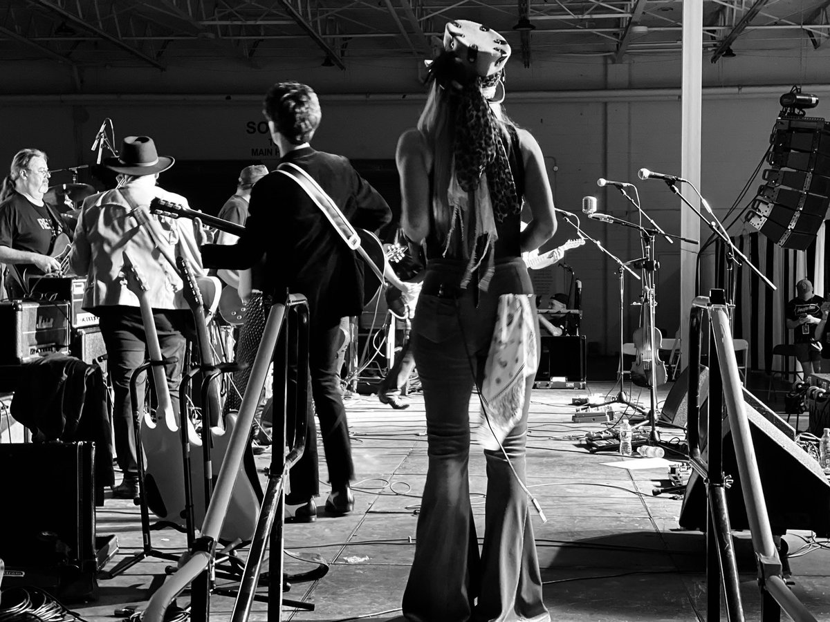 therachelstacy's tweet photo. Amazing behind the scenes photos by the amazing #larrymitchell #dallasinternationalguitarfestival #guitararmy https://t.co/TffRfvlEiC