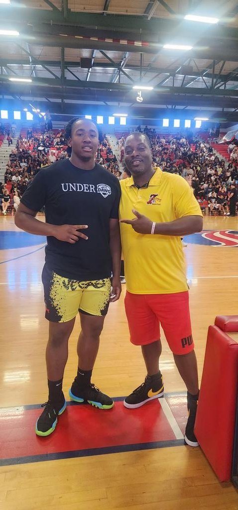 The <a href="/theballdawgs/">Ball Dawgs</a> Local game is underway thanks for all the voters that selected <a href="/HookfinDonte/">Donte Hookfin</a> as the winner of the <a href="/PrepHoopsNV/">Prep Hoops Nevada</a> Sportsmanship Award. The 6'3 multi sport star has a 3.9 GPA and will be continuing his football career <a href="/psuviksFB/">Portland State Football</a>