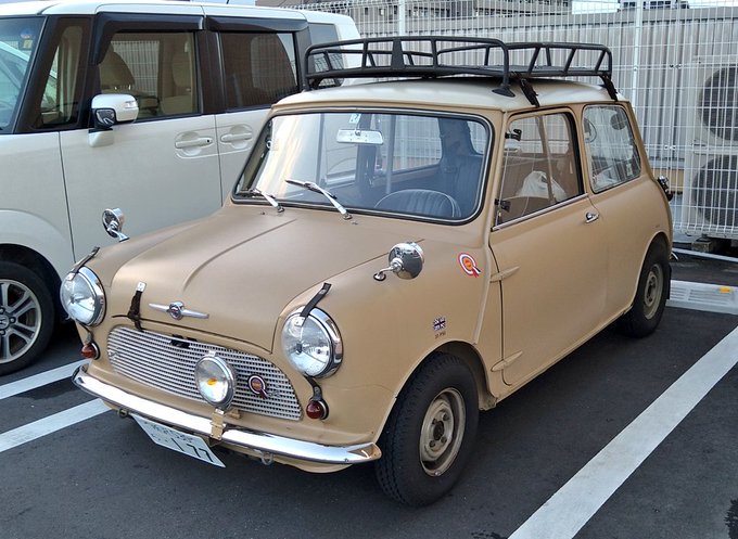 【固定用】 1992年式のミニと1934年式のモーガンスリーホイラーに乗っている白髪のおっさんです。 製図ペンと透明水彩でクラシックカーのイラスト描いたりしてます。
