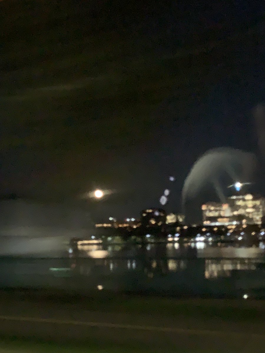 ariipopz's tweet photo. Loved the full moon on my bday https://t.co/ZLKKtLvCIM