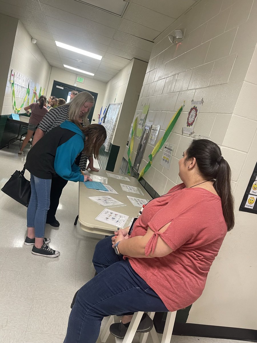 cironek1219's tweet photo. Literacy night at LPS and Donut Stress do your best math FAST day!!@CitrusSchools #celebratelps https://t.co/GfZTBdpG4p