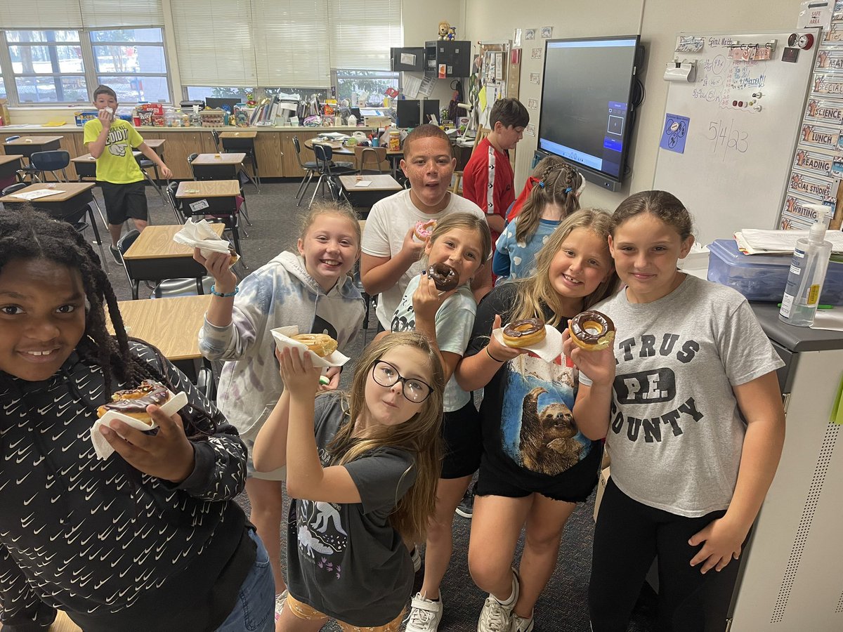 cironek1219's tweet photo. Literacy night at LPS and Donut Stress do your best math FAST day!!@CitrusSchools #celebratelps https://t.co/GfZTBdpG4p