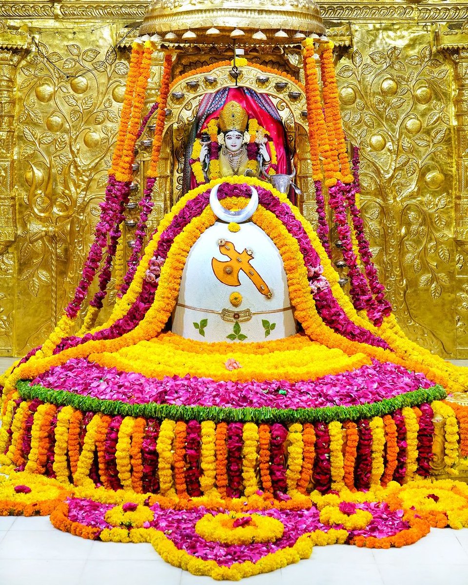 varshaparmar06's tweet photo. 12 sacred jyotirlings darshan 🔱

1. Shri Somnath Jyotirlinga, 
Veraval, Gujarat
It is considered as first among all jyotirlings. 

@LostTemple7 https://t.co/DbZBPNm3QB